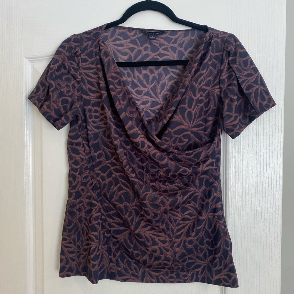 Banana Republic - size 2 - printed side zip blouse